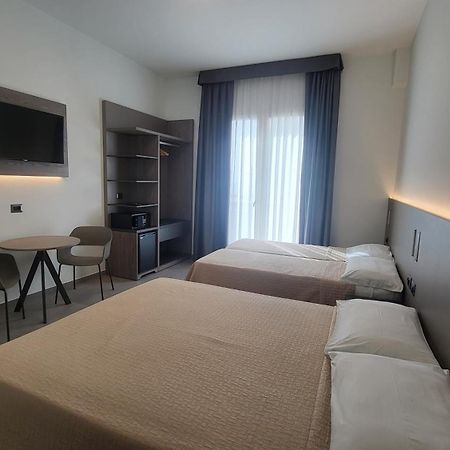 Hotel Giannini Rimini Esterno foto