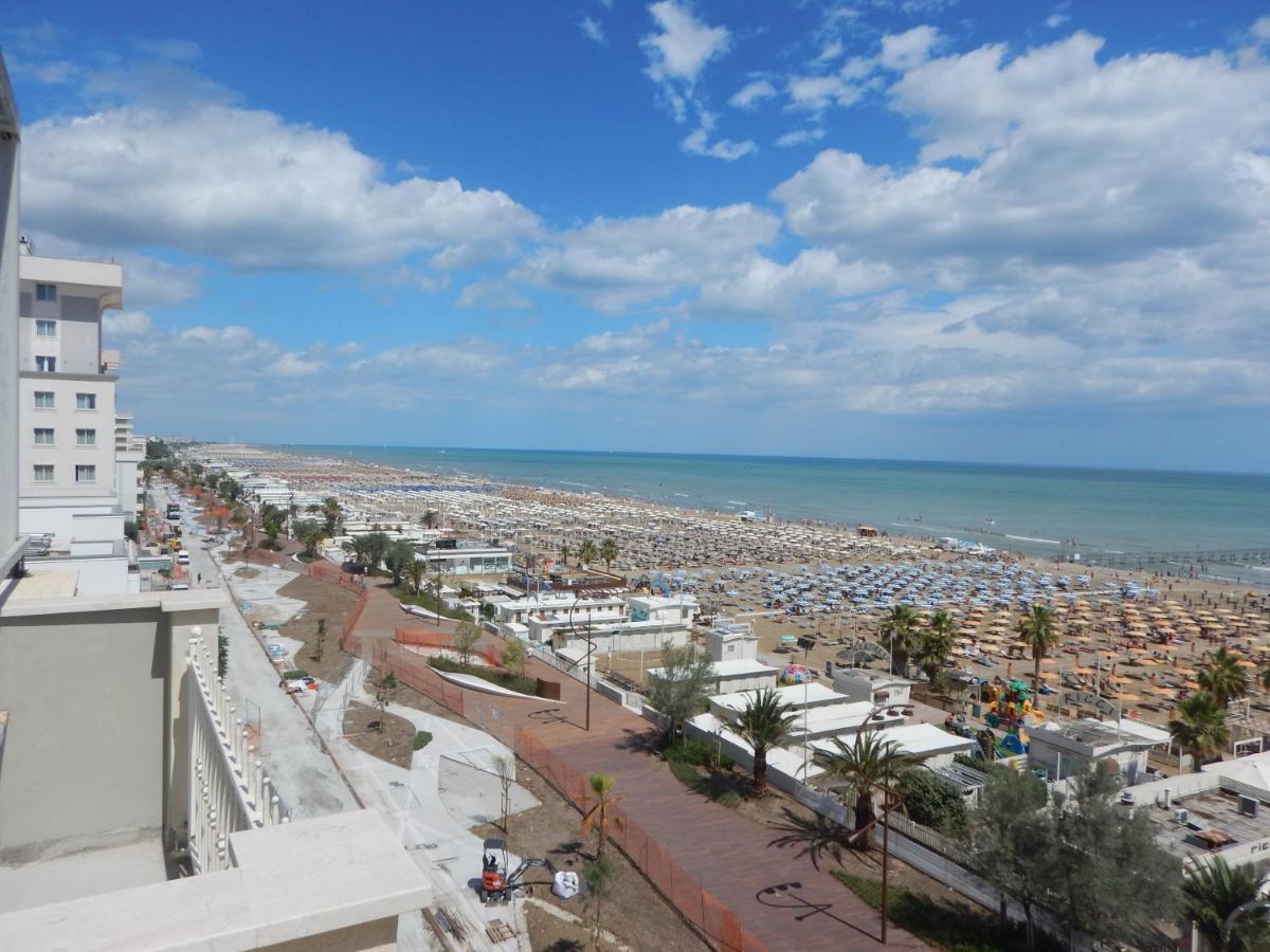 Hotel Giannini Rimini Esterno foto