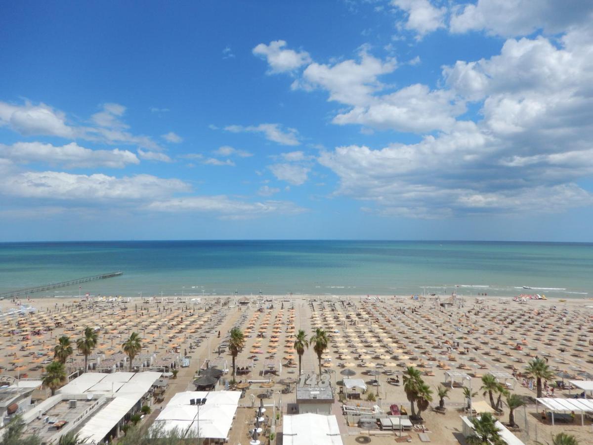 Hotel Giannini Rimini Esterno foto
