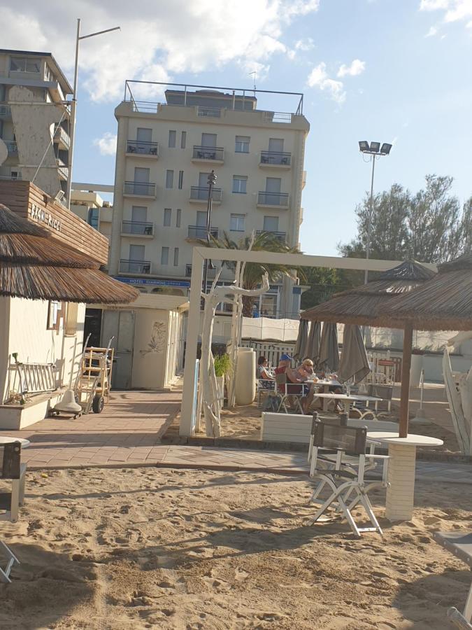 Hotel Giannini Rimini Esterno foto