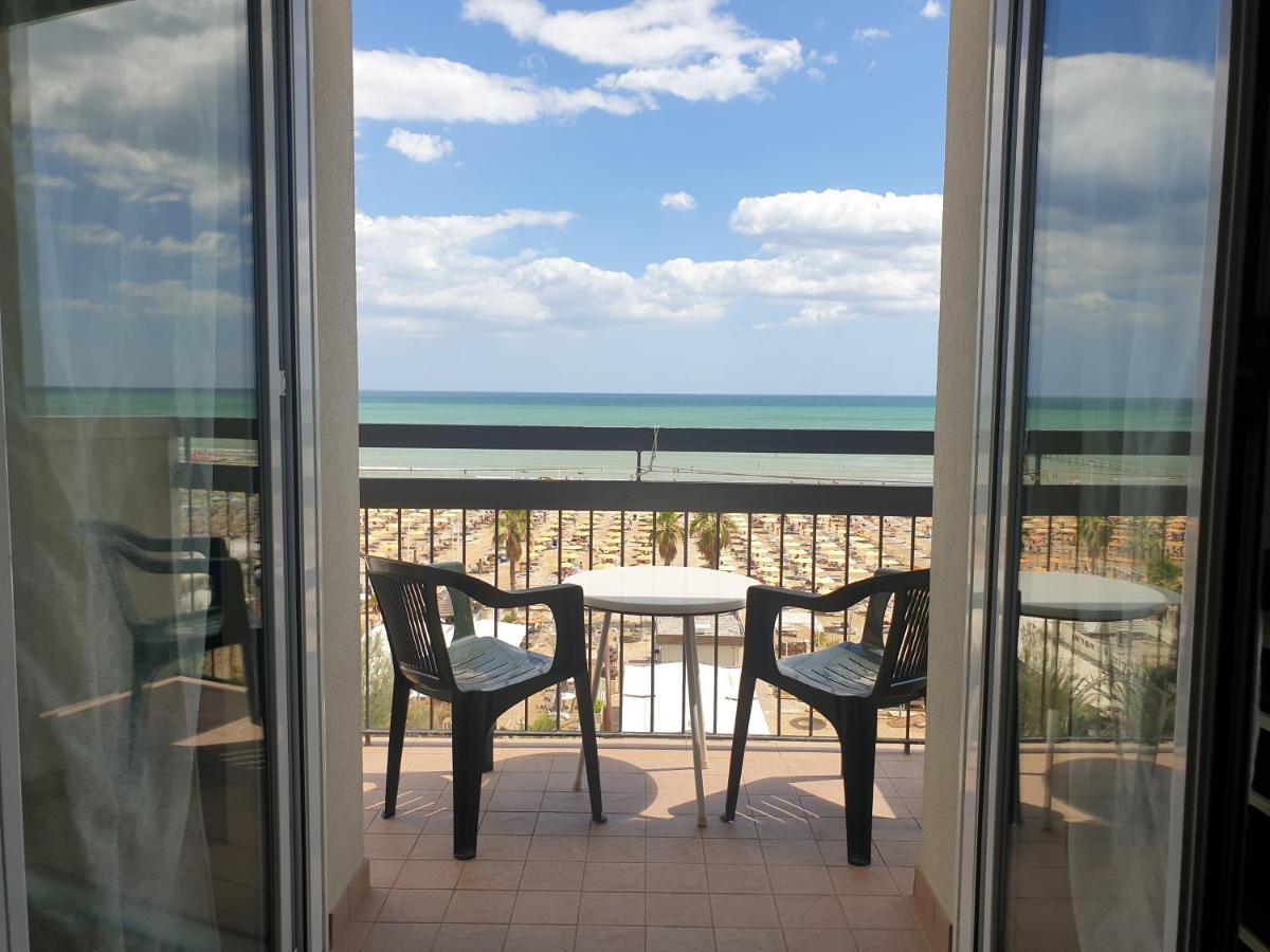 Hotel Giannini Rimini Esterno foto