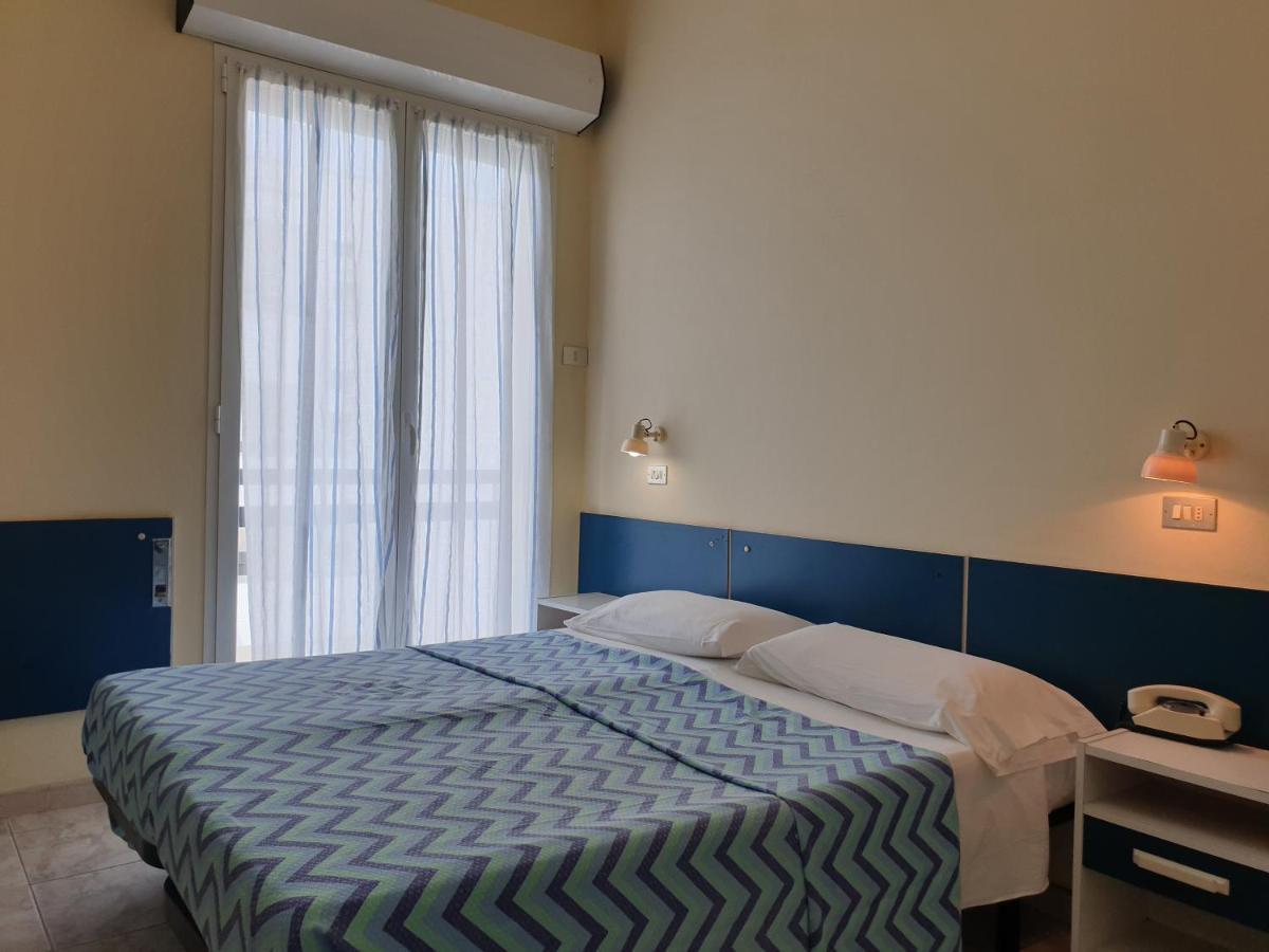 Hotel Giannini Rimini Esterno foto