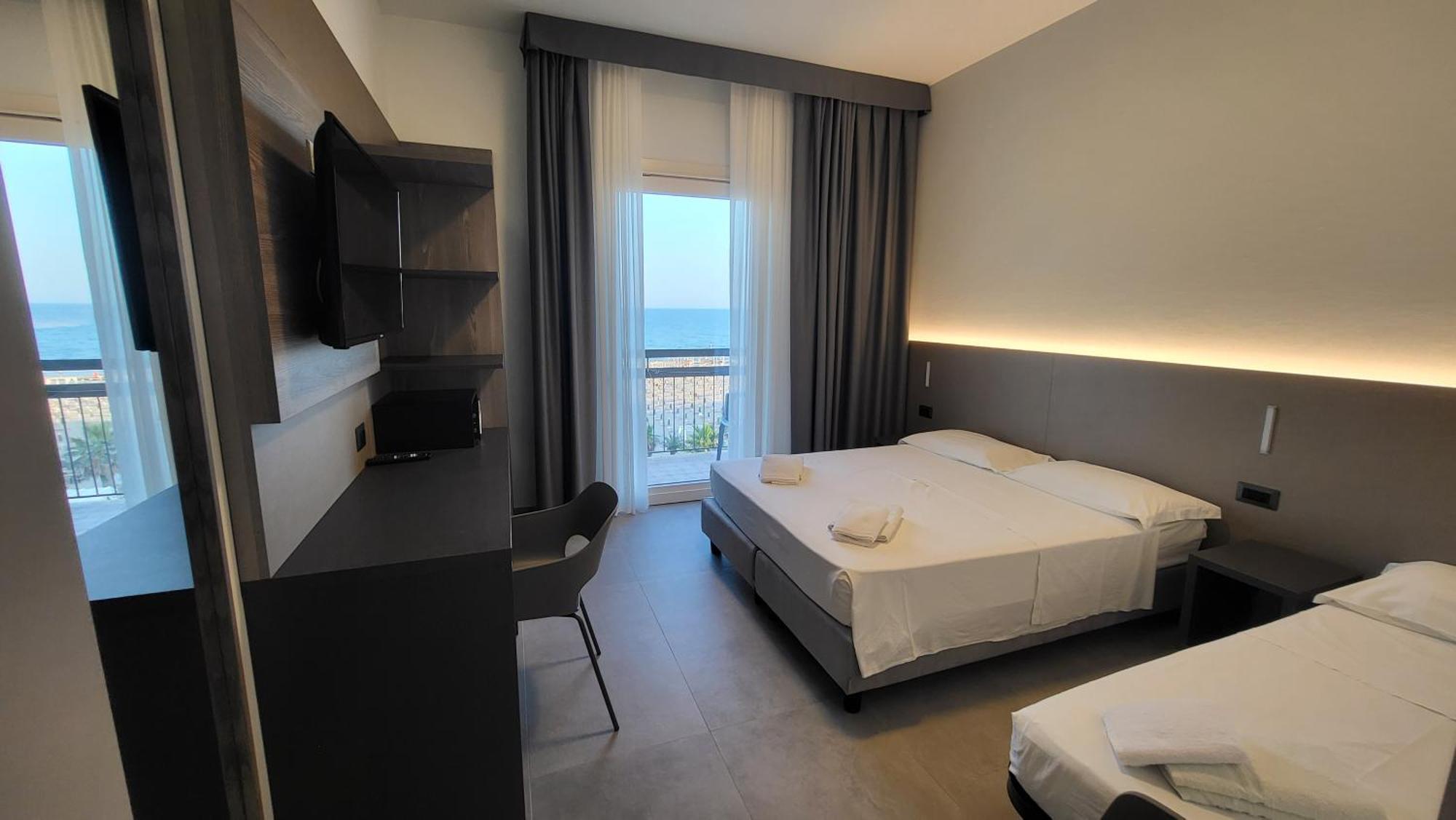 Hotel Giannini Rimini Esterno foto